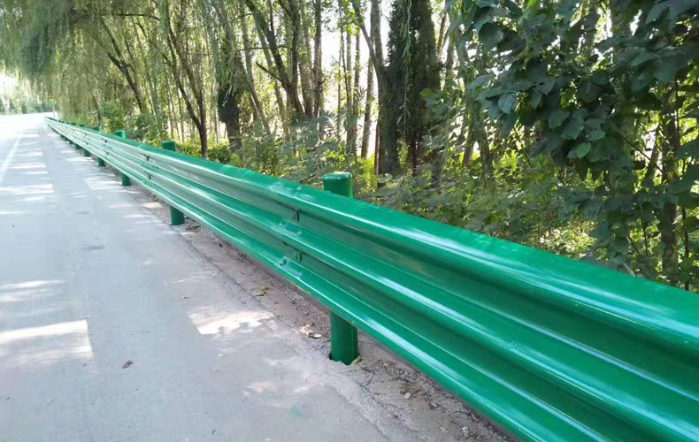 三波護(hù)欄的規(guī)格、制造工序、特點(diǎn)和用途是什么？