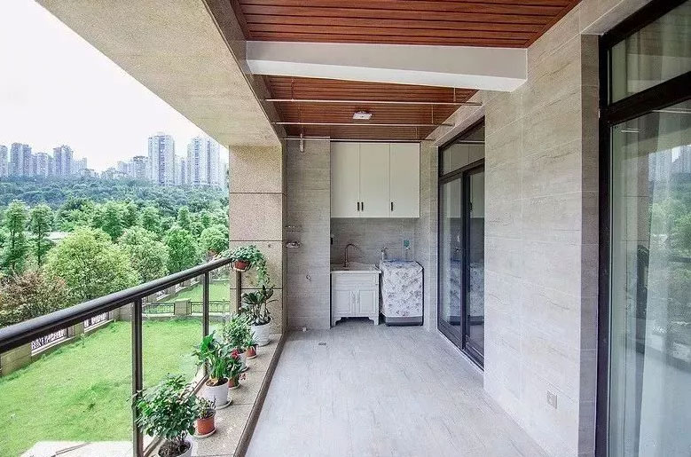 陽臺護(hù)欄不同種類的特點有哪些？