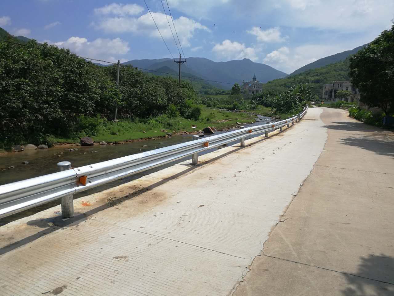 道路波形護欄防撞價格一般多少比較合適？