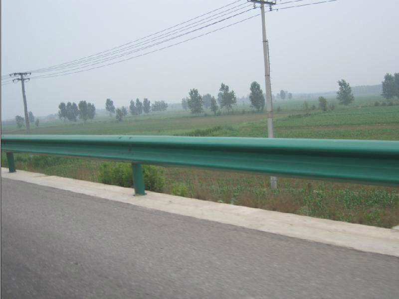 道路護(hù)欄有哪些優(yōu)勢(shì)？